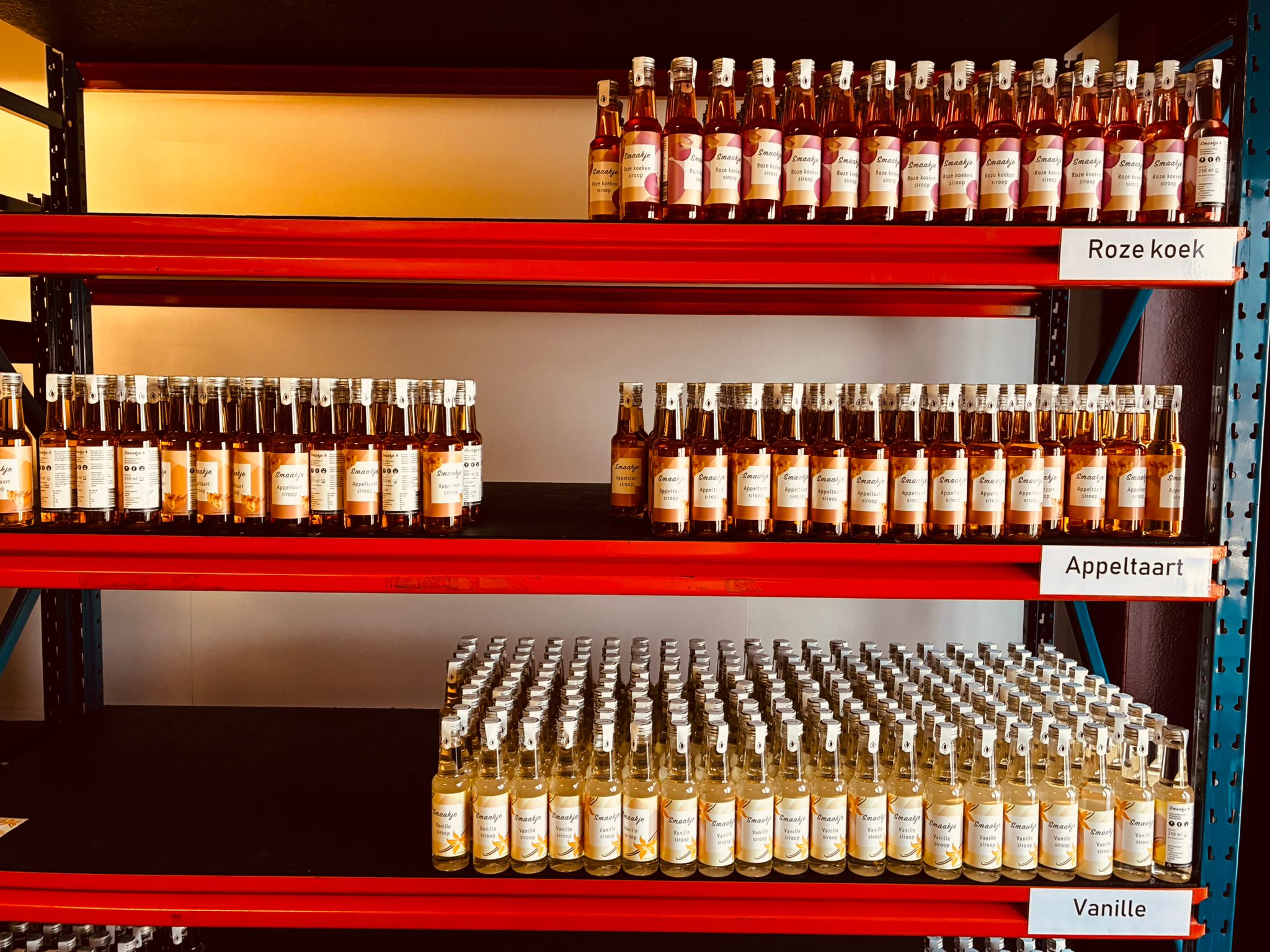 Magazijnstelling met producten